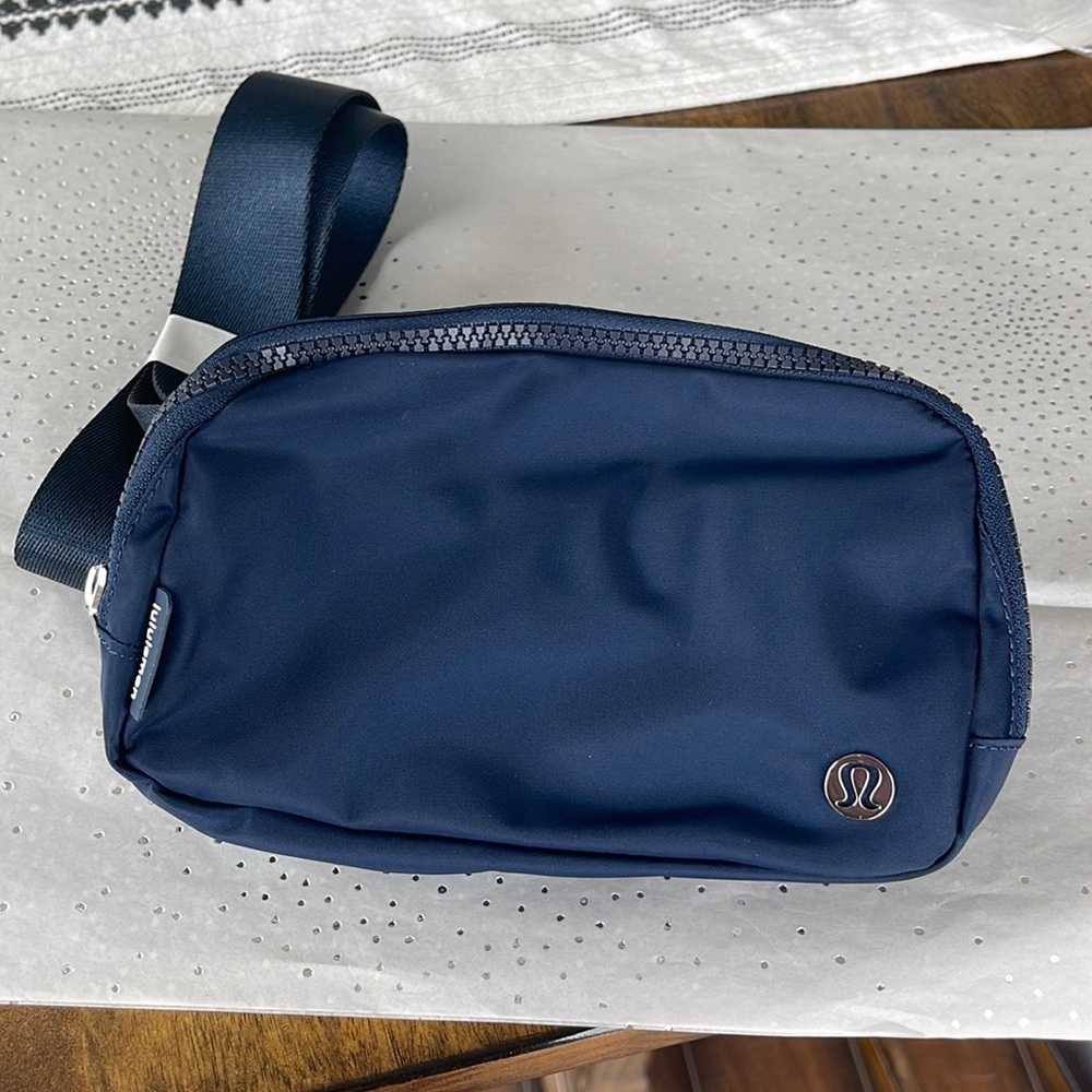 Lululemon Everywhere Belt Bag